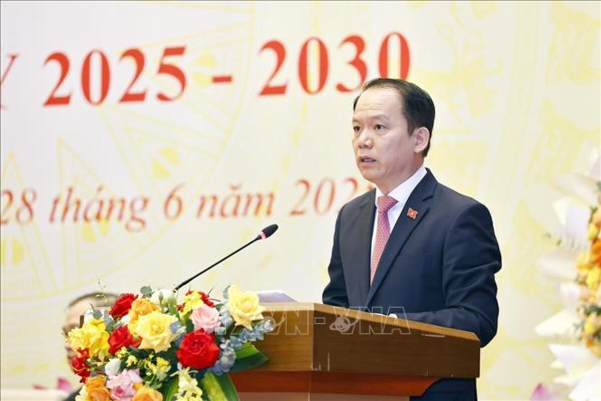 Chủ nhiệm Ủy ban Pháp luật và Tư pháp của Quốc hội Hoàng Thanh Tùng phát biểu khai mạc đại hội. Ảnh: Doãn Tấn/TTXVN