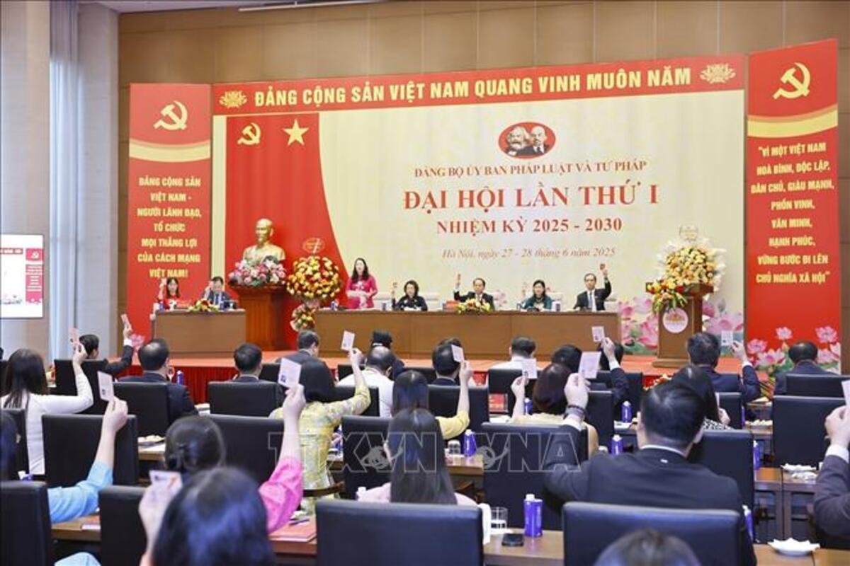Đại hội biểu quyết thông qua chương trình đại hội. Ảnh: Doãn Tấn/TTXVN TTXVN