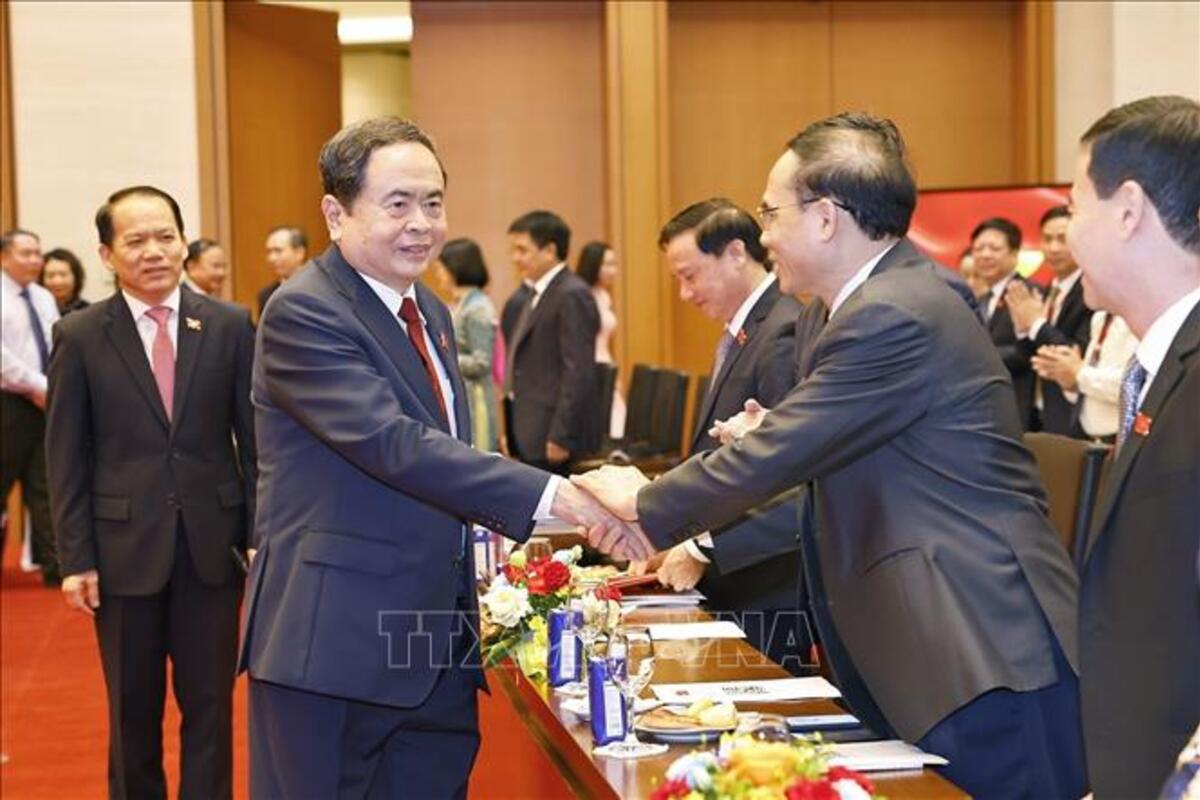 Chủ tịch Quốc hội Trần Thanh Mẫn với đại biểu. Ảnh: Doãn Tấn/TTXVN