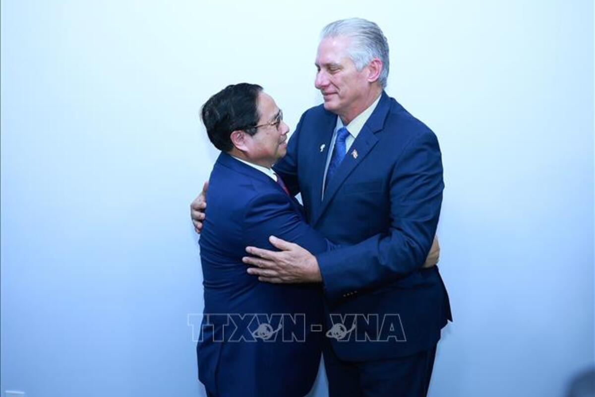 Thủ tướng Phạm Minh Chính gặp Bí thư Thứ nhất Đảng Cộng sản Cuba, Chủ tịch nước Cộng hòa Cuba, Miguel Díaz Canel Bermúdez. (Ảnh: Dương Giang/TTXVN)