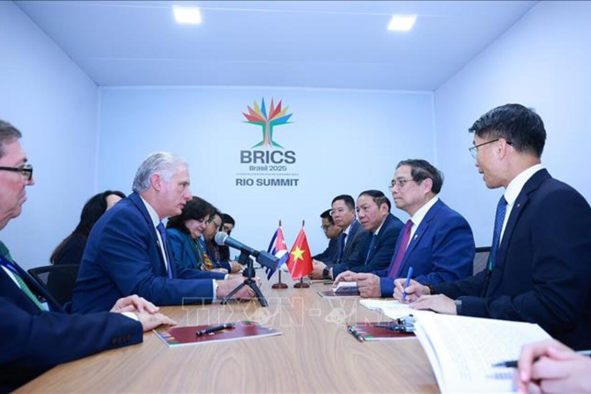 Thủ tướng Phạm Minh Chính gặp Bí thư Thứ nhất Đảng Cộng sản Cuba, Chủ tịch nước Cộng hòa Cuba, Miguel Díaz Canel Bermúdez. (Ảnh: Dương Giang/TTXVN)