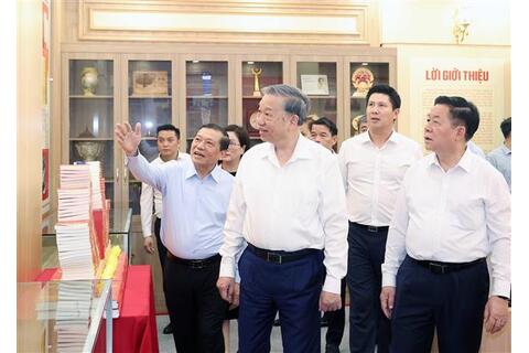 Kết quả công tác xây dựng Đảng về chính trị 40 năm thực hiện công cuộc đổi mới