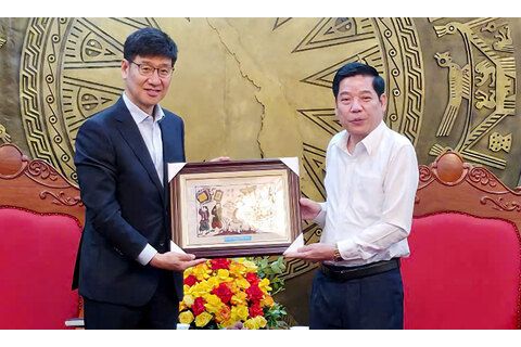 Bí thư Tỉnh ủy Nguyễn Văn Gấu tiếp và làm việc với lãnh đạo Tập đoàn Samsung Việt Nam