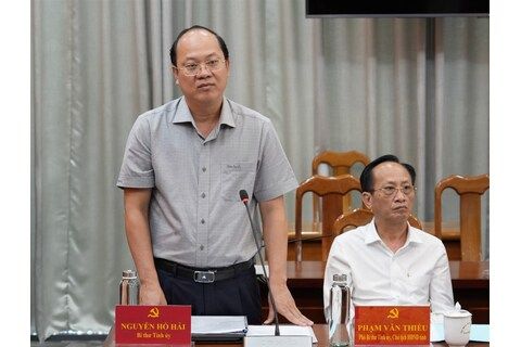 Hội nghị bàn giao nhiệm vụ Bí thư Tỉnh ủy nhiệm kỳ 2021 – 2025