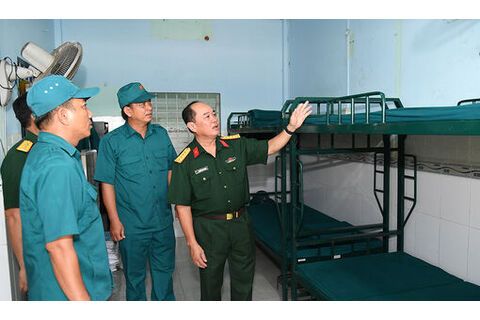 Kiểm tra, nắm tình hình hoạt động Ban Chỉ huy Quân sự phường Long Xuyên và xã An Châu