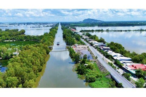 Dòng kênh không chỉ chảy bằng nước