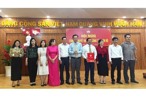 Hội nghị công bố các quyết định về công tác cán bộ Ủy ban Mặt trận Tổ quốc Việt Nam tỉnh