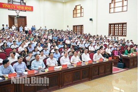 Phó Chủ tịch - Tổng Thư ký Nguyễn Thị Thu Hà tiếp xúc cử tri tại Ninh Bình