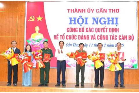 Công bố các quyết định thành lập các đảng bộ trực thuộc Thành ủy Cần Thơ