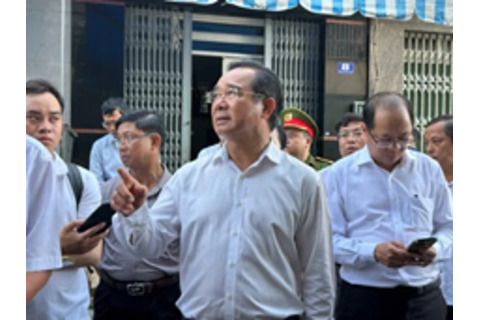 Chủ tịch UBND TPHCM đến hiện trường chỉ đạo khắc phục vụ cháy tại cư xá Độc Lập
