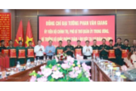 Bộ trưởng Bộ Quốc phòng thăm, làm việc tại Sư đoàn 324