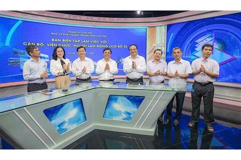 Ban Biên tập Báo và Phát thanh, Truyền hình Cần Thơ làm việc với cán bộ, viên chức, người lao động tại Cơ sở 2