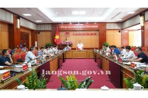 Đồng chí Hồ Tiến Thiệu, Chủ tịch UBND tỉnh chủ trì họp đánh giá tình hình triển khai các dự án khu, cụm công nghiệp trên địa bàn tỉnh