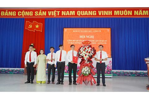 Đảng uỷ xã Chân Mây – Lăng Cô công bố Quyết định thành lập cơ quan UBMTTQVN xã