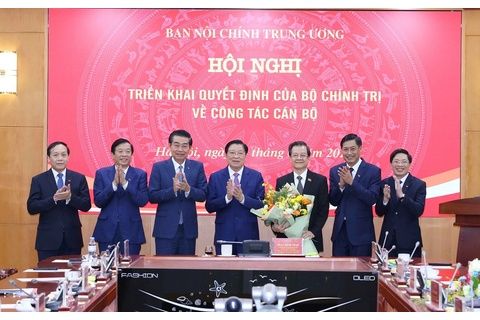 Trao Quyết định của Bộ Chính trị điều động, bổ nhiệm Phó Trưởng Ban Nội chính Trung ương