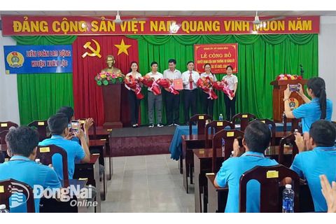 Thành lập Chi bộ Công ty TNHH Giày Dona Standard Việt Nam tại xã Xuân Hòa