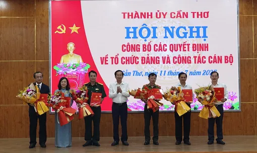 Công bố quyết định thành lập các đảng bộ trực thuộc Thành ủy Cần Thơ 