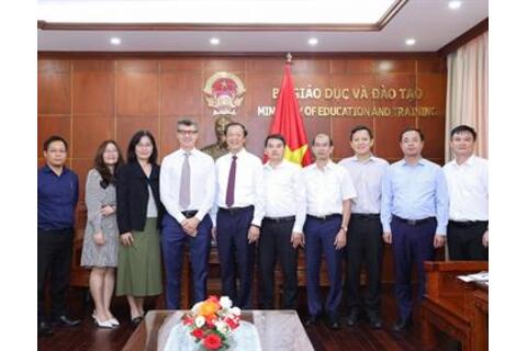 Thứ trưởng Thường trực Phạm Ngọc Thưởng làm việc với UNESCO Việt Nam