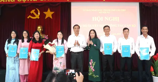 Sở Nội vụ TP Cần Thơ công bố các quyết định về công tác cán bộ 