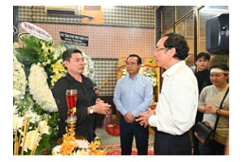 Đoàn lãnh đạo TPHCM đến viếng tang, thăm hỏi và động viên gia đình nạn nhân vụ cháy cư xá Độc Lập