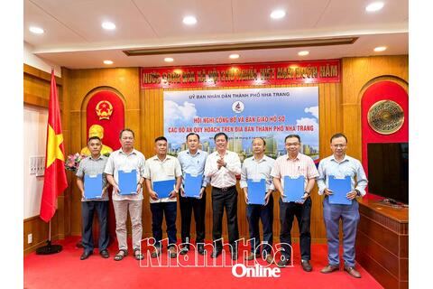 UBND TP. Nha Trang công bố và bàn giao hồ sơ các đồ án quy hoạch trên địa bàn thành phố