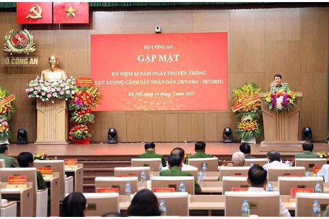 Gặp mặt kỷ niệm 63 năm Ngày truyền thống lực lượng Cảnh sát nhân dân