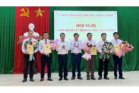 Phường Phong Dinh công bố các quyết định về công tác cán bộ
