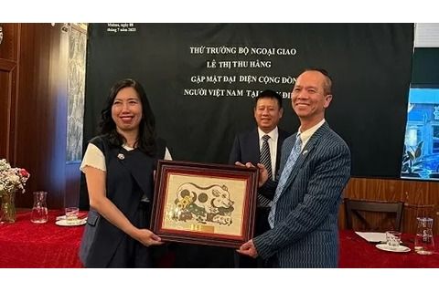 Thứ trưởng Bộ Ngoại giao Lê Thị Thu Hằng gặp gỡ, tri ân các thế hệ kiều bào tại Đan Mạch và Thụy Điển