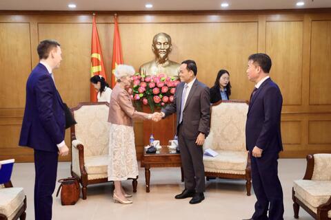 Trưởng Ban Chính sách, chiến lược Trung ương Trần Lưu Quang tiếp Giám đốc quốc gia ILO và Đại sứ Australia