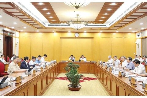 Kết luận số 174-KL/TW của Bộ Chính trị, Ban Bí thư về một số nhiệm vụ tiếp tục xây dựng tổ chức, hoạt động của đơn vị hành chính 2 cấp bảo đảm thông suốt, hiệu quả.