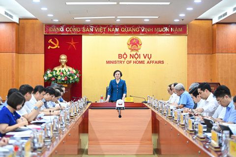 Giao ban công tác tháng 06 và 06 tháng đầu năm 2025, triển khai nhiệm vụ công tác 06 tháng cuối năm 2025 của Bộ Nội vụ