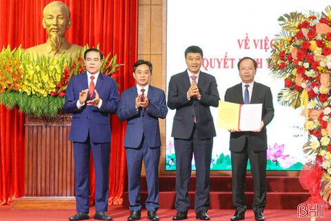 Hà Tĩnh công bố các quyết định quan trọng về sắp xếp ĐVHC, tổ chức bộ máy, cán bộ