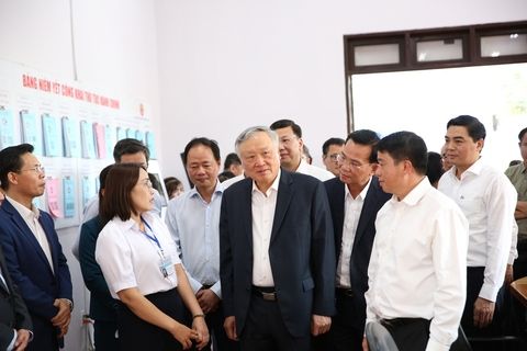 Phó Thủ tướng Thường trực Nguyễn Hòa Bình thăm và làm việc với xã Đức Trọng