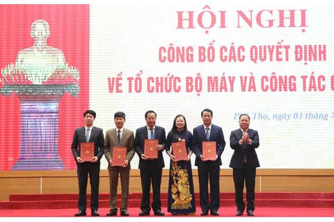 Phú Thọ công bố các quyết định về tổ chức bộ máy và công tác cán bộ