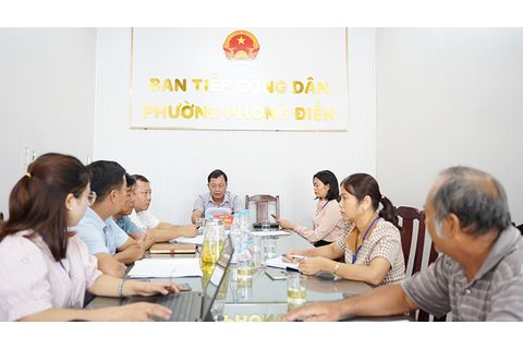 Lãnh đạo phường Phong Điền tiếp công dân trên địa bàn