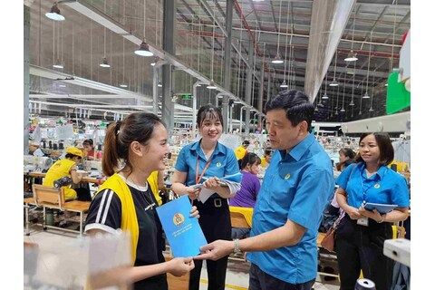 Công nhân, cán bộ công đoàn phấn khởi trước thông tin tăng lương tối thiểu vùng lên 7,2%