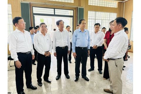 Chủ tịch Quốc hội khảo sát ngày đầu tiên vận hành mô hình chính quyền hai cấp và tiếp xúc cử tri tại Thành phố Cần Thơ