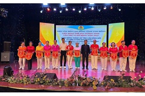 Hơn 200 vận động viên tham gia liên hoan thể dục dưỡng sinh ở Lâm Đồng