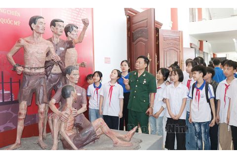 Tiếp lửa truyền thống qua câu chuyện lịch sử