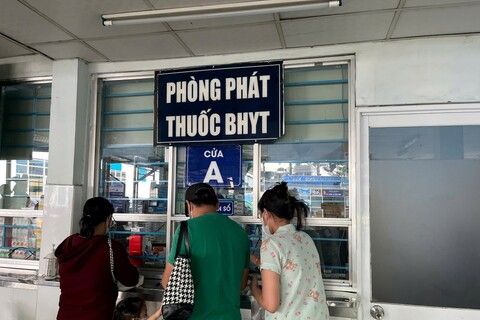 Người bệnh tự mua thuốc, thiết bị y tế được BHYT thanh toán như thế nào?