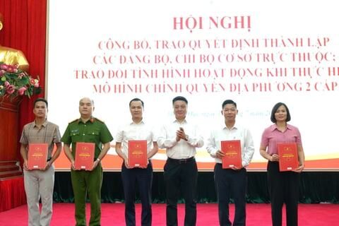 Đảng ủy xã Thanh Oai công bố quyết định thành lập 36 Đảng bộ, chi bộ cơ sở trực thuộc