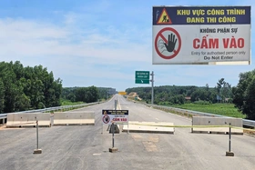 Bổ sung biển cấm và chặn các lối ra, vào cao tốc Vạn Ninh - Cam Lộ...
