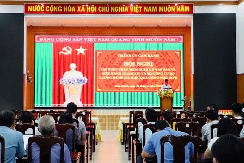 Cam Ranh: Tập huấn phần mềm E-Office và KPI cho hơn 200 cán bộ, công chức