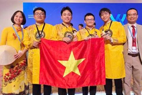 4/4 học sinh Việt Nam giành Huy chương Vàng tại Kì thi Olympic Hóa học lớn nhất thế giới