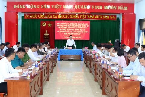 Phó Bí thư Thành ủy Ngô Xuân Thắng làm việc với Đảng ủy xã A Vương