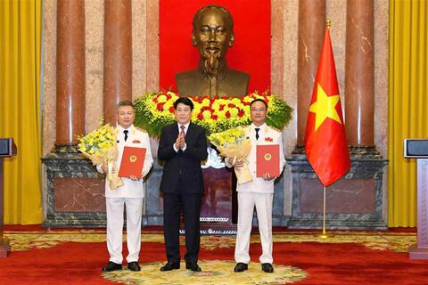 Chủ tịch nước trao Quyết định thăng quân hàm đối với sĩ quan cao cấp Quân đội và Công an