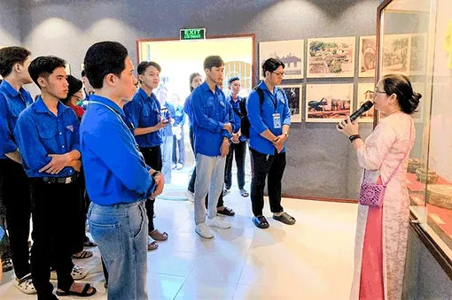 Nâng cao chất lượng công tác chính trị, tư tưởng cho đảng viên và sinh viên 