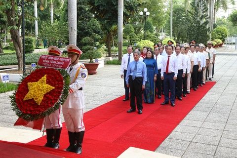 Lãnh đạo tỉnh Vĩnh Long viếng Đền thờ Chủ tịch Hồ Chí Minh, Khu tưởng niệm Chủ tịch Hội đồng Bộ trưởng Phạm Hùng, Khu tưởng niệm cố Thủ tướng Chính phủ Võ Văn Kiệt