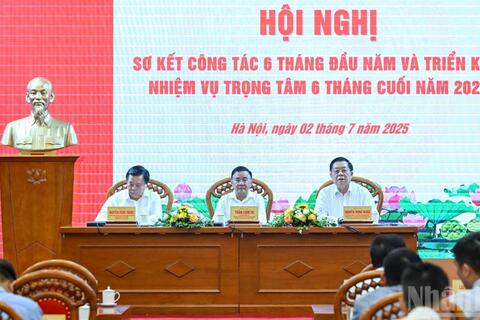Đồng chí Ủy viên Bộ Chính trị, Giám đốc Học viện, Chủ tịch Hội đồng Lý luận Trung ương dự Hội nghị sơ kết công tác 6 tháng đầu năm, triển khai nhiệm vụ trọng tâm 6 tháng cuối năm 2025 của Ban Chỉ đạo 35 Trung ương