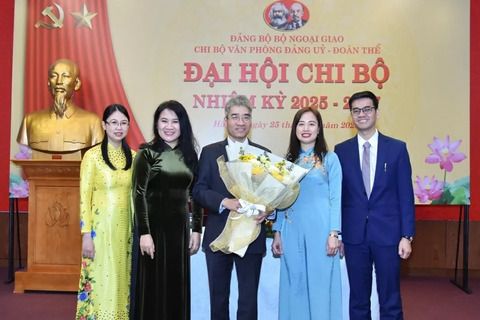 Chi bộ Văn phòng Đảng uỷ-Đoàn thể chủ động, tích cực trong công tác tham mưu, góp phần vào thành công Đại hội đại biểu Đảng bộ Bộ Ngoại giao